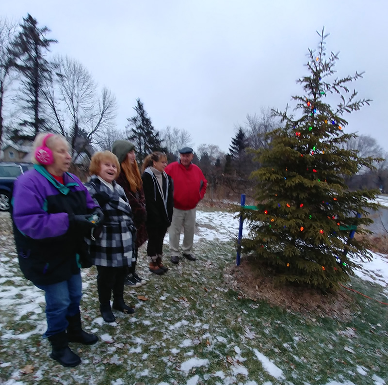 https://www.dundeemill.org/pictures/lovelites/18 20191214_160015_HDR.jpg